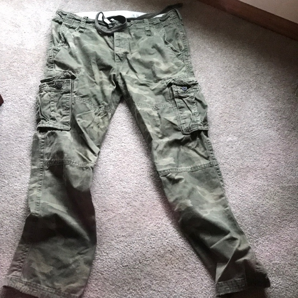 Men’s A&F 36x32 Button fly Camo  Cargo  pants